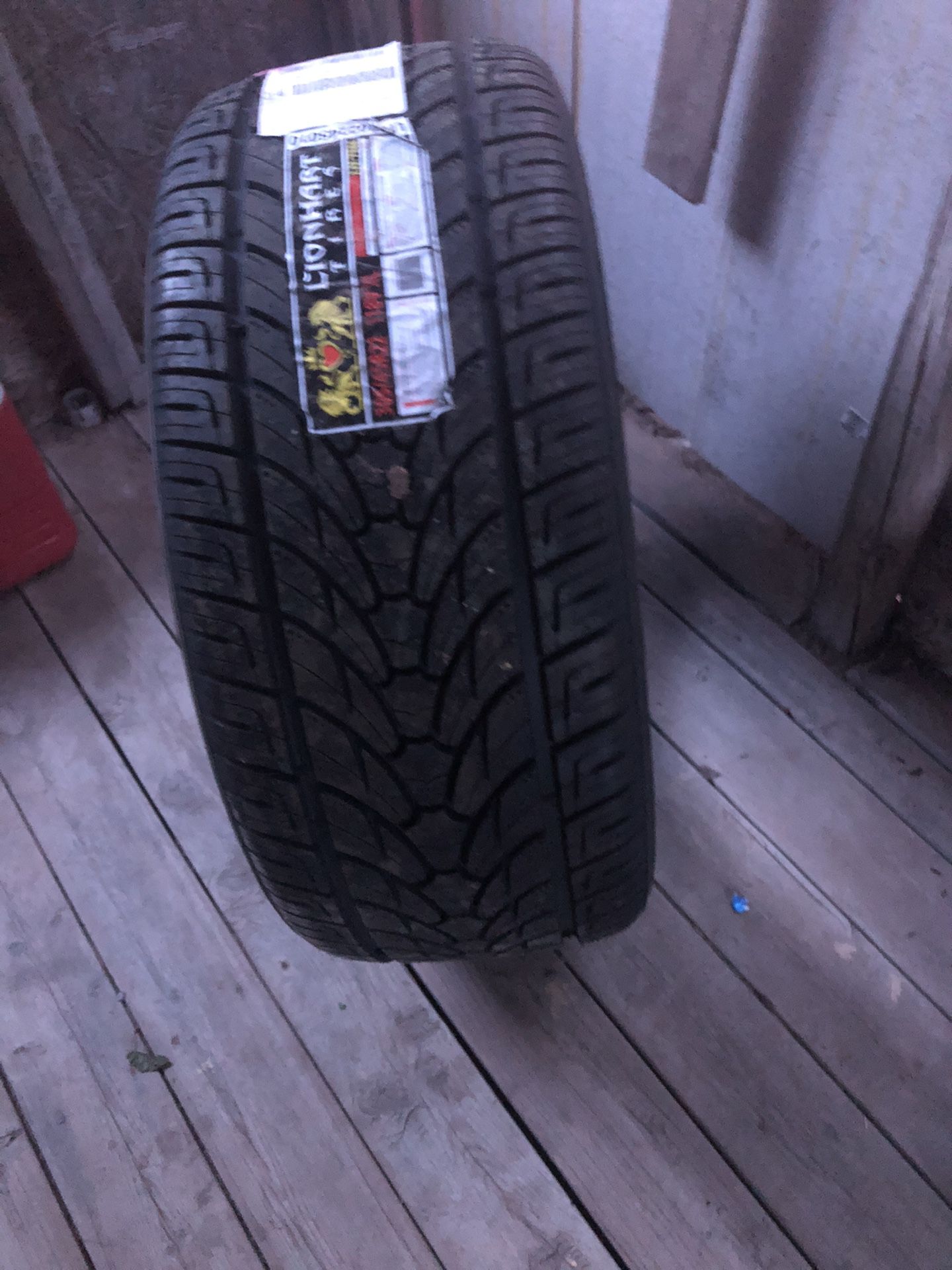 Selling 4 new tires size 305/45r22