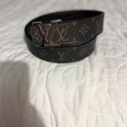 Lv Belt - Comes With Recipt