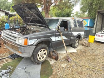 85 mazda short bed  for parts only...