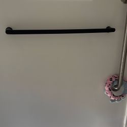 Black Metal Towel Rack 