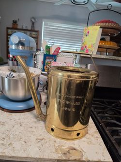 Vintage oil can