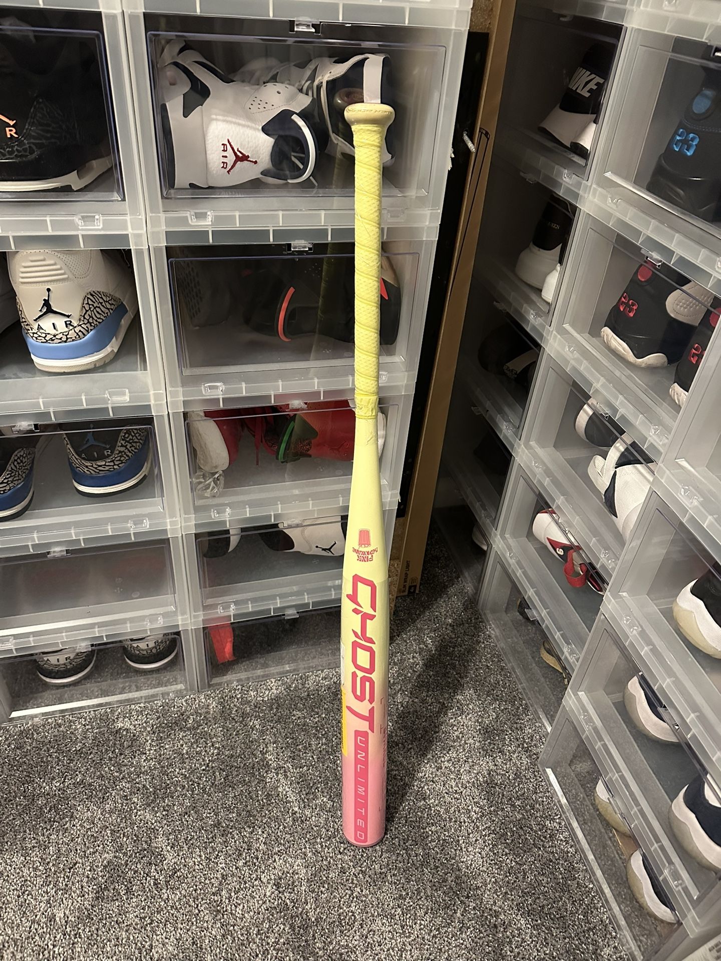 Easton Pink Lemonade Ghost Unlimited Bat 33/23