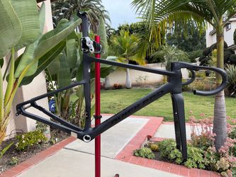 Quickpro ar one 54 frame and handlebar