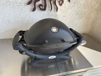 Weber Q1200 Liquid Propane Portable Gas Grill, Black – 1‑Burner Travel and Camping Grill with Cast‑Iron Grates & Electronic Ignition (8,500 BTU Burner