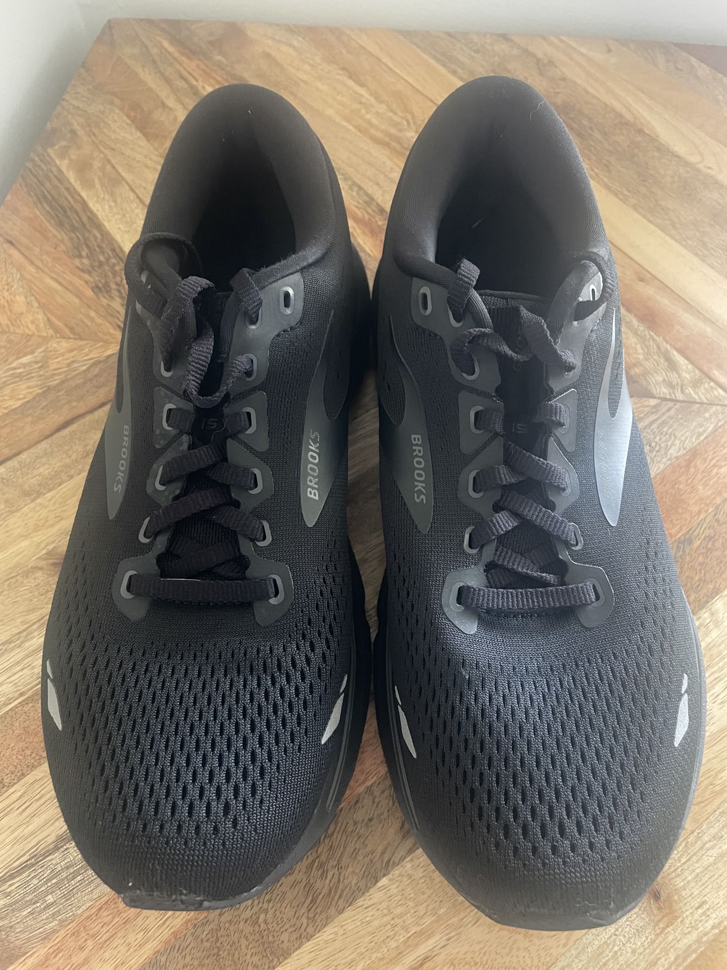 Men’s Brooks Sneakers - Size 10