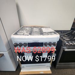 Studio 6.3 Cu. Ft. Smart Slide In Gas Range In Essance White With Probake Convection , Easy Clean , Instaview And Air Fry 