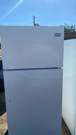 Refrigerador trabaja muy bien. Enfría muy bien con el precio de120