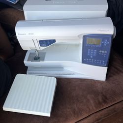 VIKING SAPPHIRE 830 SEWING MACHINE