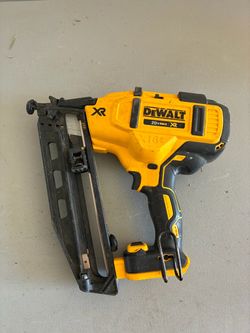 Dewalt 20V MAX XR Lithium-Ion Electric Cordless 16-Gauge Angled Finishing Nailer (Tool Only)