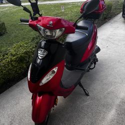 Red Sports 50 Scooter – Low Miles • Runs Great • Many Extras Included! 🔥