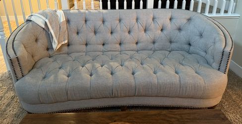 Couch Tufted 