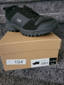 Tennis shoes