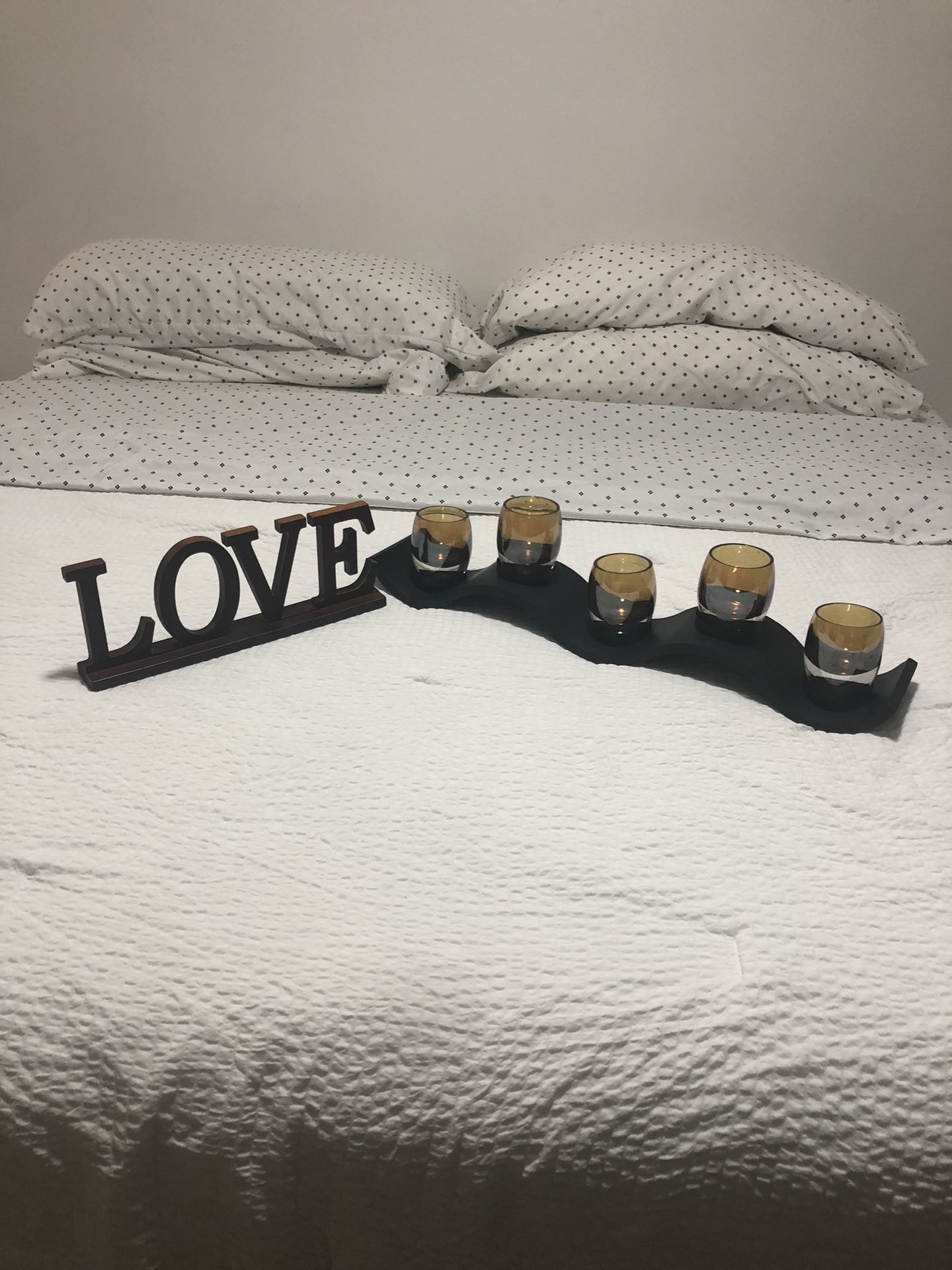 Mikasa AMBER SOLARIS WAVE VOTIVE CENTERPIECE CANDLE HOLDER And Love Sign for Home Decor Wooden Love