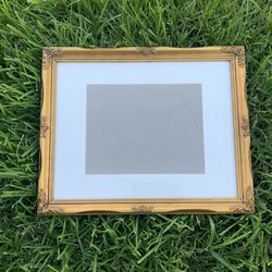 Vintage Gold Ornate Picture Frame w/Glass