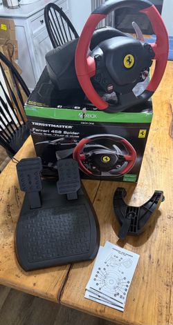 XBOX ONE Thrustmaster Ferrari 458 Spider Racing Wheel & Pedals