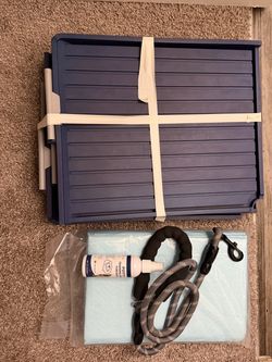Large dog pee pad holder with pads and leash