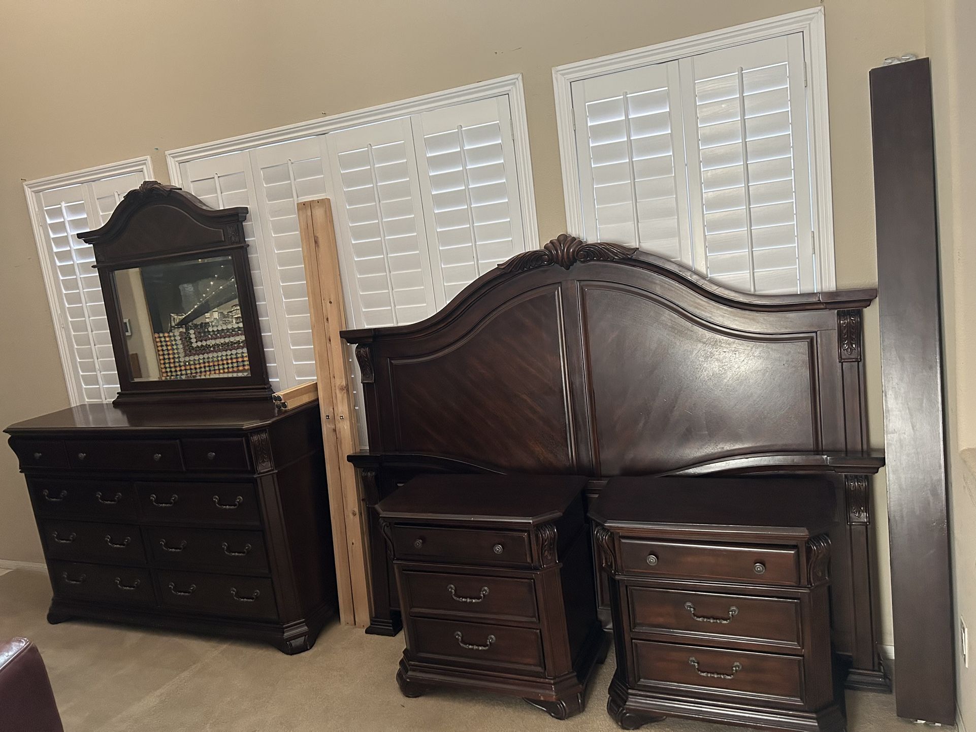 Standard King Bedroom Set