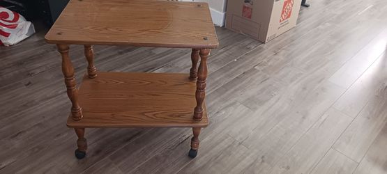 Small lamp Table Free