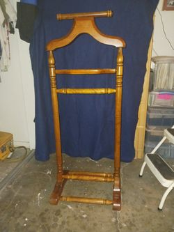 Vintage Ethan Allen Gentleman's Wardrobe Wood Valet Butler Stand