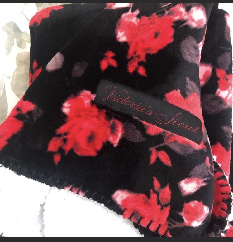 Victoria’s Secret Black Red Floral Sherpa Blanket