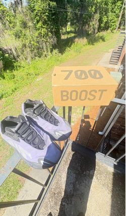 YEEZY BOOST 700
