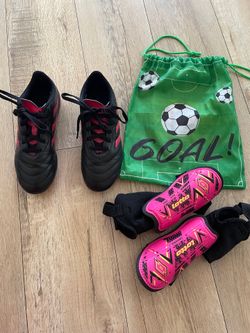 Adidas black/ pink sports cleats sz 2.5 Includes Shinguards And Green Bag