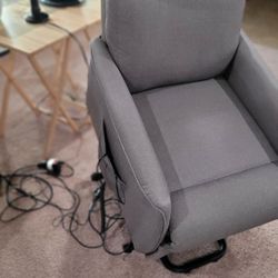 Recliner lift,vibrate Excellent Condition 