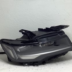 2021 2025 Cadillac Escalade right LED headlight (1BB)