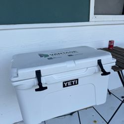 WHITE YETI HARD COOLER 45 