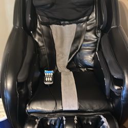 Brookstone uAstro2 Massage Chair – Like New!