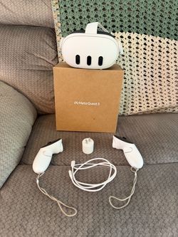 Meta Quest 3 VR Headset - Like New Complete In Box (CIB)