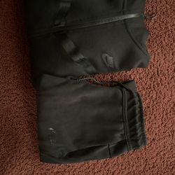 Size Medium Nike Track Suit All Black In Good Condition 