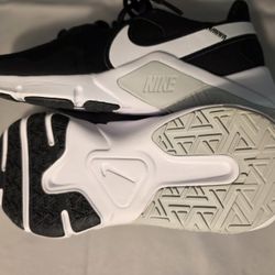 Nike Essential Legent 2 Shoes 6.5 Womens 