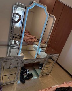 Vanity set