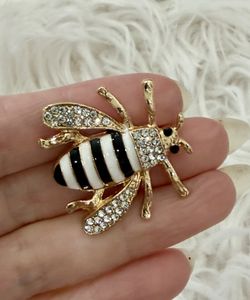 Gold Tone Bee Brooch With Rhinestones