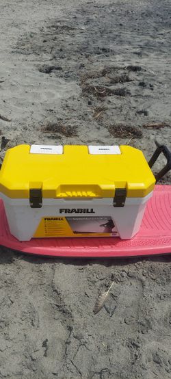 Frabill Magnum Bait Station /Cooler