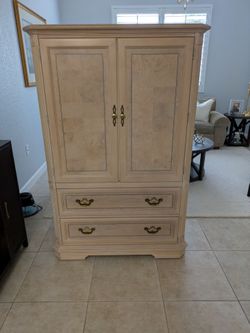 Dresser