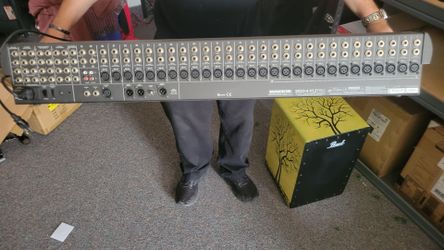 Mackie SR32•4-VLZ Pro 32-Channel Mixer