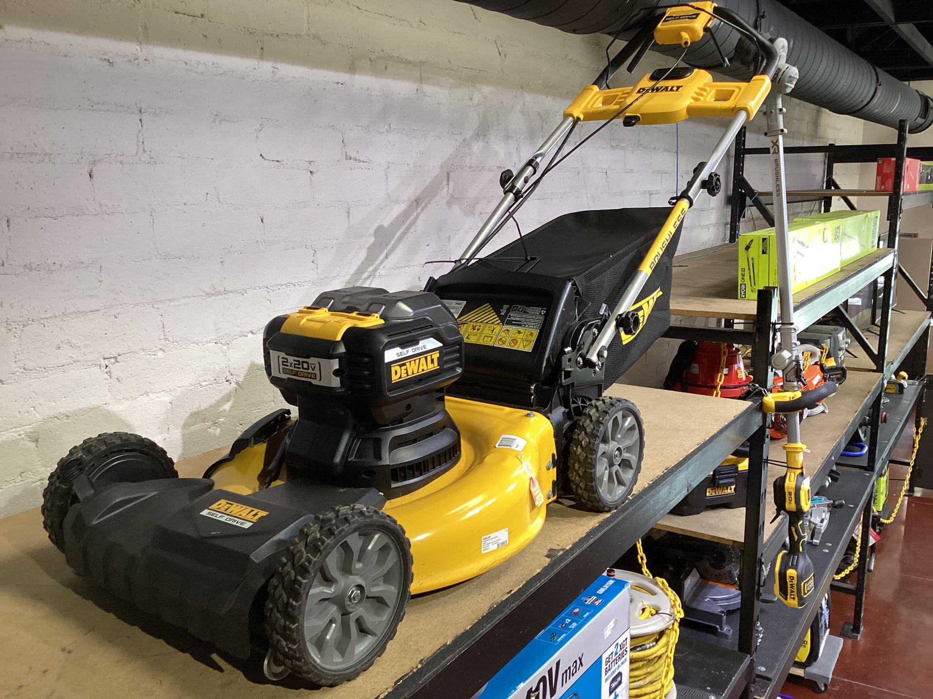 DEWALT DCMWSP244U2 2x20v MAX BRUSHLESS CORDLESS FWD SELF POWERED LAWN MOWER USED PRE OWNED (LOW OFFERS WILL BE IGNORED, I DO NOT ACCEPT OFFERS!!!)
