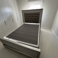 Queen size bed with mattress