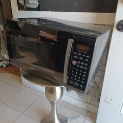 Microwave Kenmore 1200 Watts Works Good 
