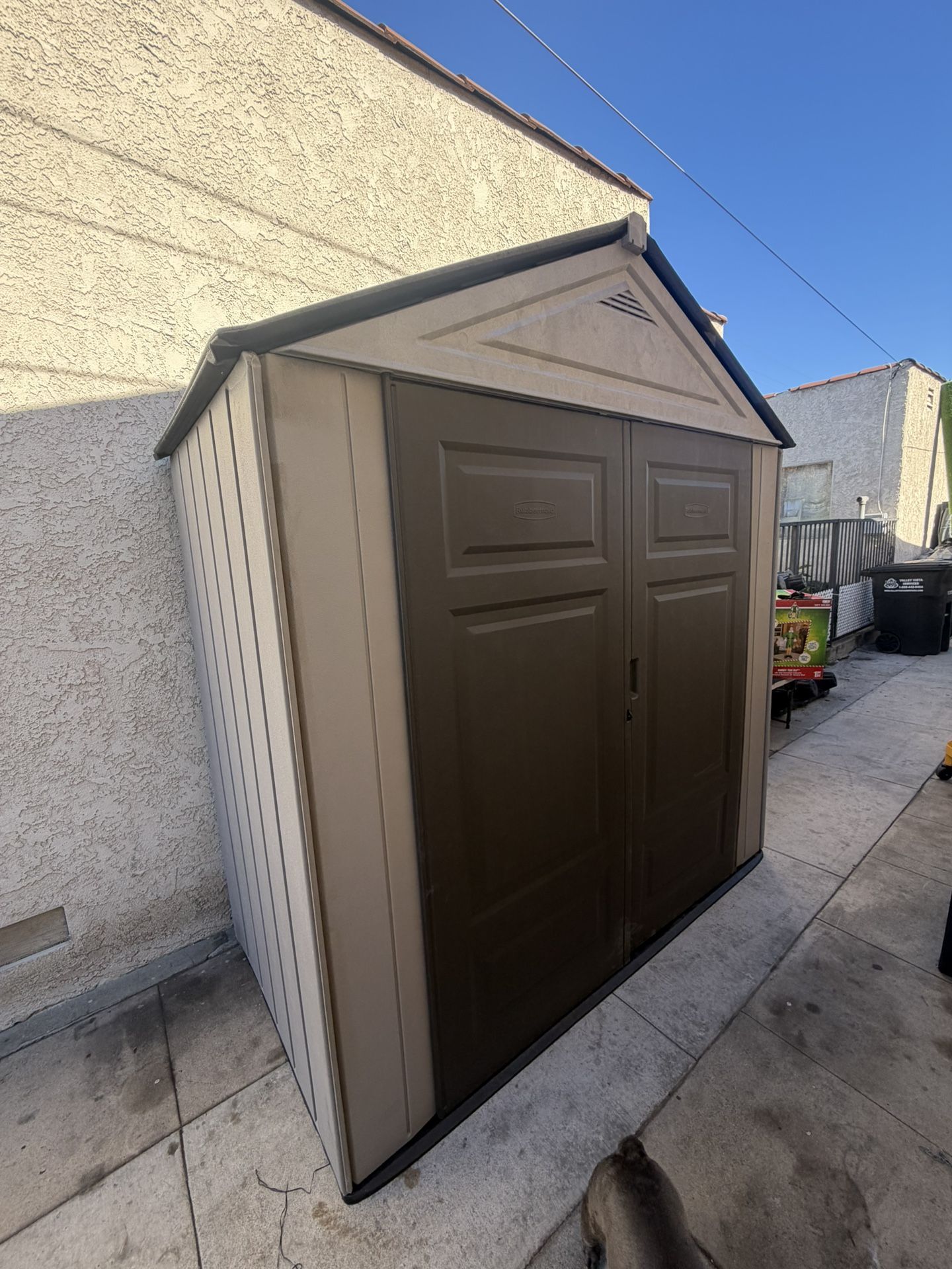 Rubbermaid Big Maximum Junior, 3 ft. 5 in. x 7 ft. W x 8 ft. D Plastic Storage Shed, 147 sq. ft