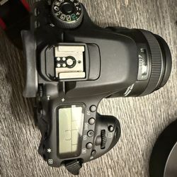 canon  EOS 80D