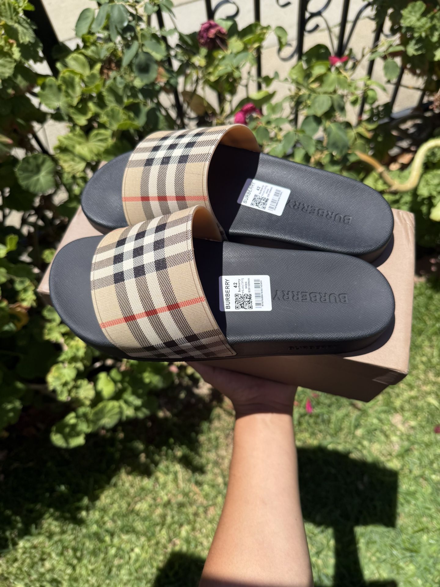 バーバリー BURBERRY サンダル キャメロンベージュ Sandals Neiman Marcus Burberry Slides Burberry Cameron Clip Sandal