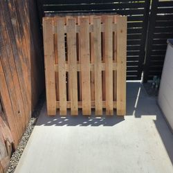 4 Wood Pallets, Light Weight