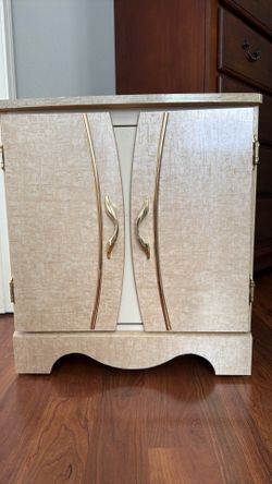 Bedroom cabinets