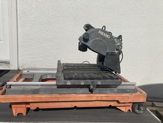 RIDGID R4040 8" Wet Tile Saw – Rolling Tray/Base – Missing Blade Hardware