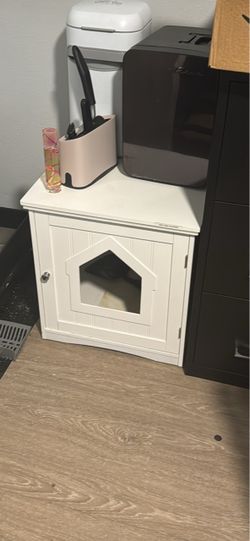 Litter box enclosure