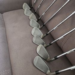 Taylormade rocketbladz 4-AW stiff flex