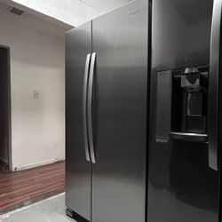 Whirlpool 25 cu. ft. Side by Side Refrigerator 